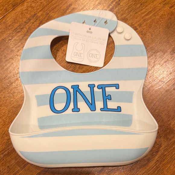 NWT- First birthday silicone bib - Picture 1 of 1
